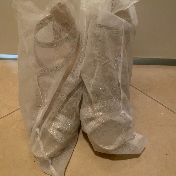 *NEW & NEVER WORN* Silver & Gold Heels - Picture 6 of 6